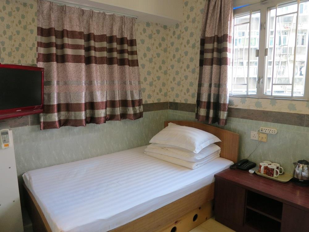 Single Bed Room (have air- condition/no window) - Free WiFi access