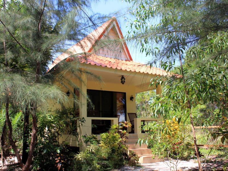 Family Bungalow with Fan - Best price guarantee