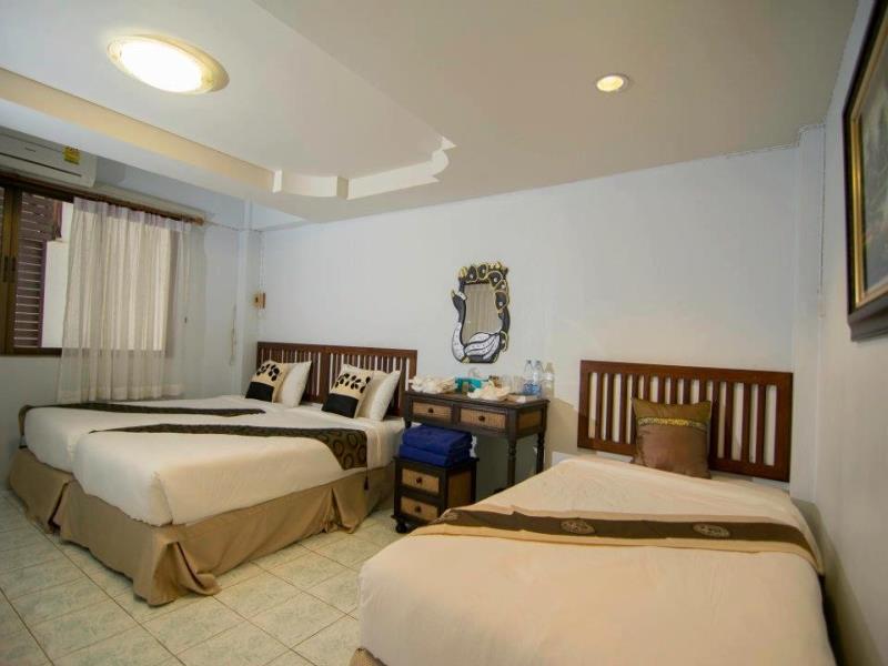 Triple Share Bathroom - Free WiFi access