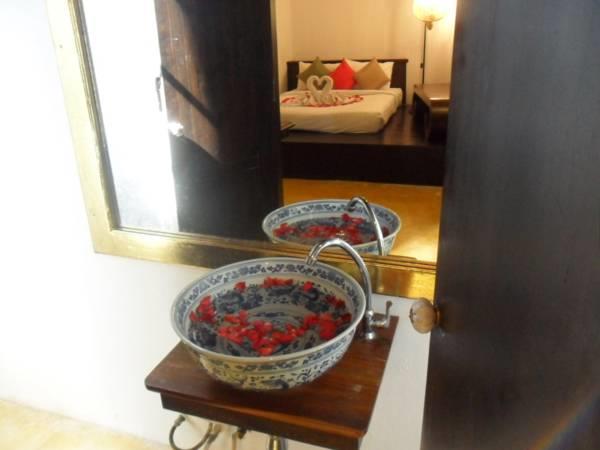 Deluxe Double Bed - Free WiFi access - Breakfast included