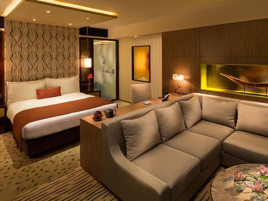 Waterfront View King Room with 2 Breakfast - Free WiFi access - Breakfast included