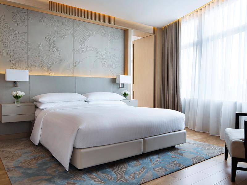Executive Suite Club lounge access - Breakfast included