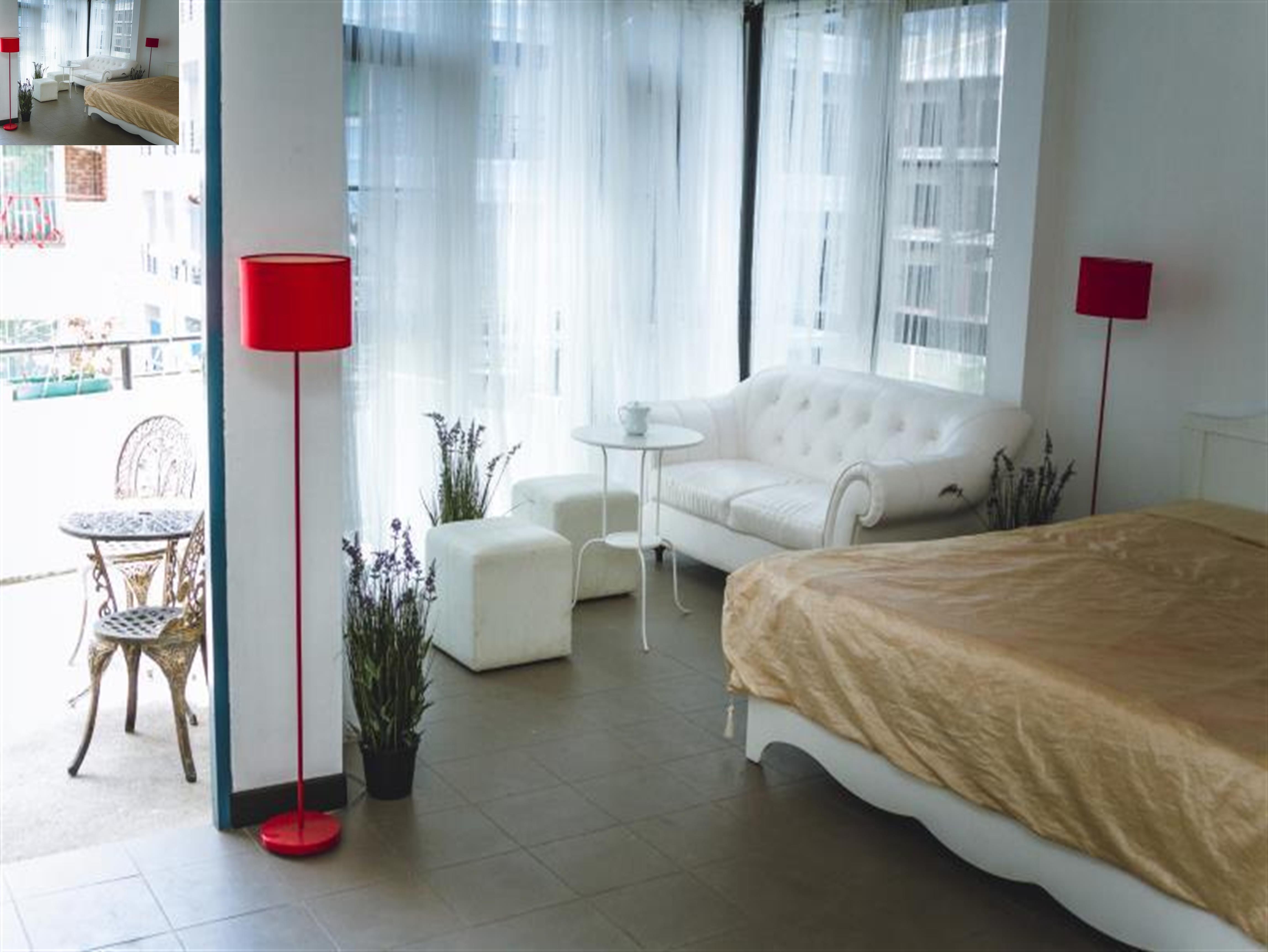 Family Room - Free WiFi access - Breakfast included