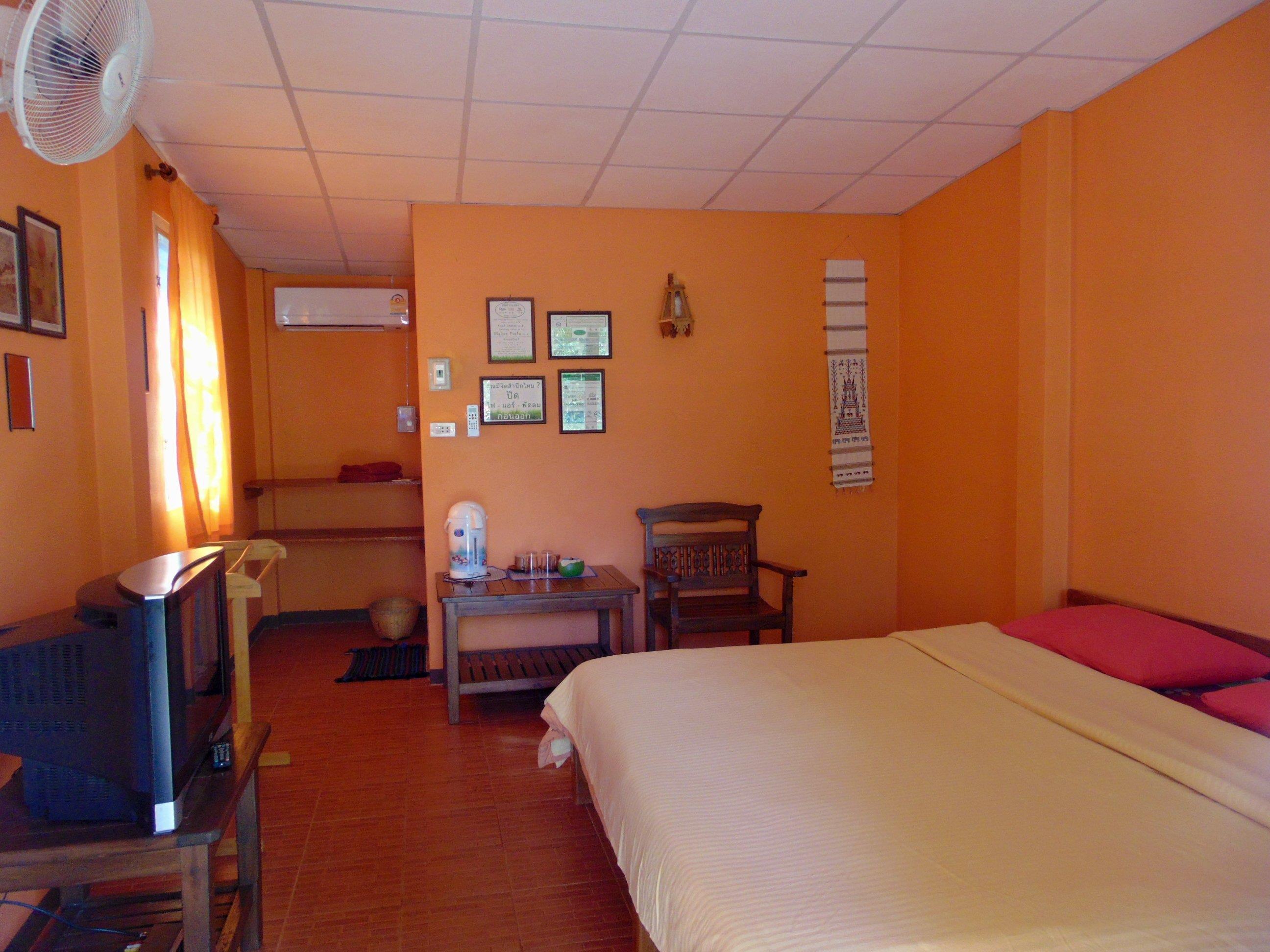 Double/Twin Air Conditioning Bungalow - Free WiFi access