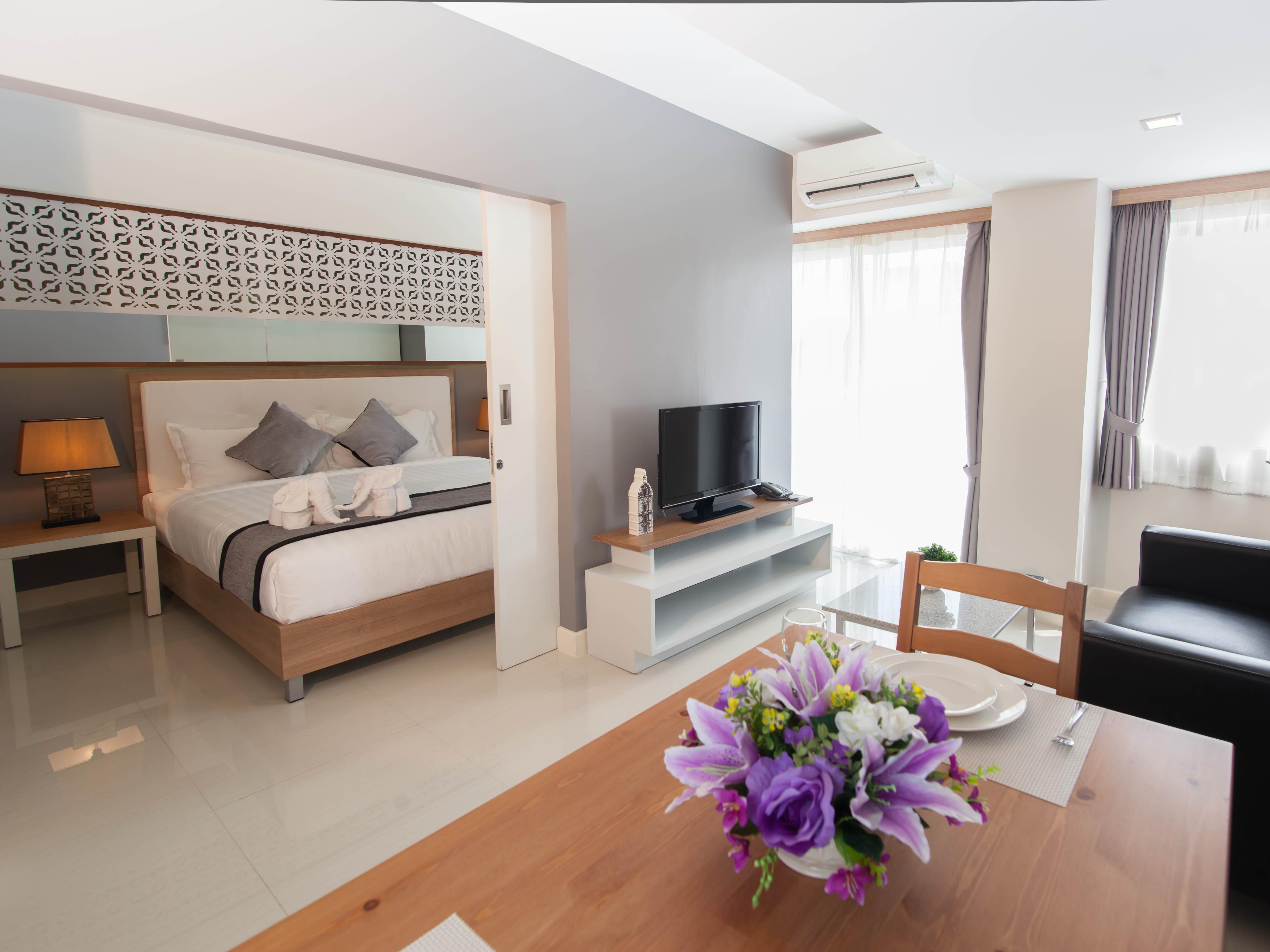 Deluxe Balcony With breakfast - Free WiFi access - Breakfast included