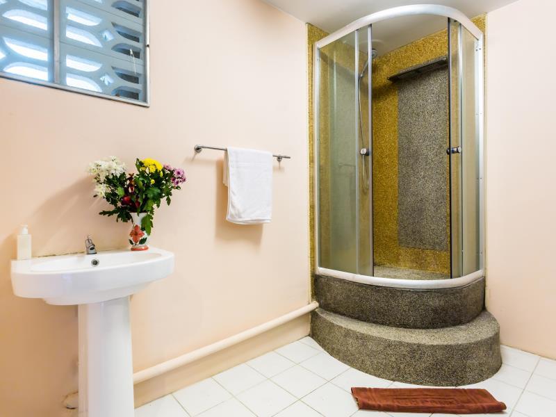 3 Bedroom House - Free WiFi access
