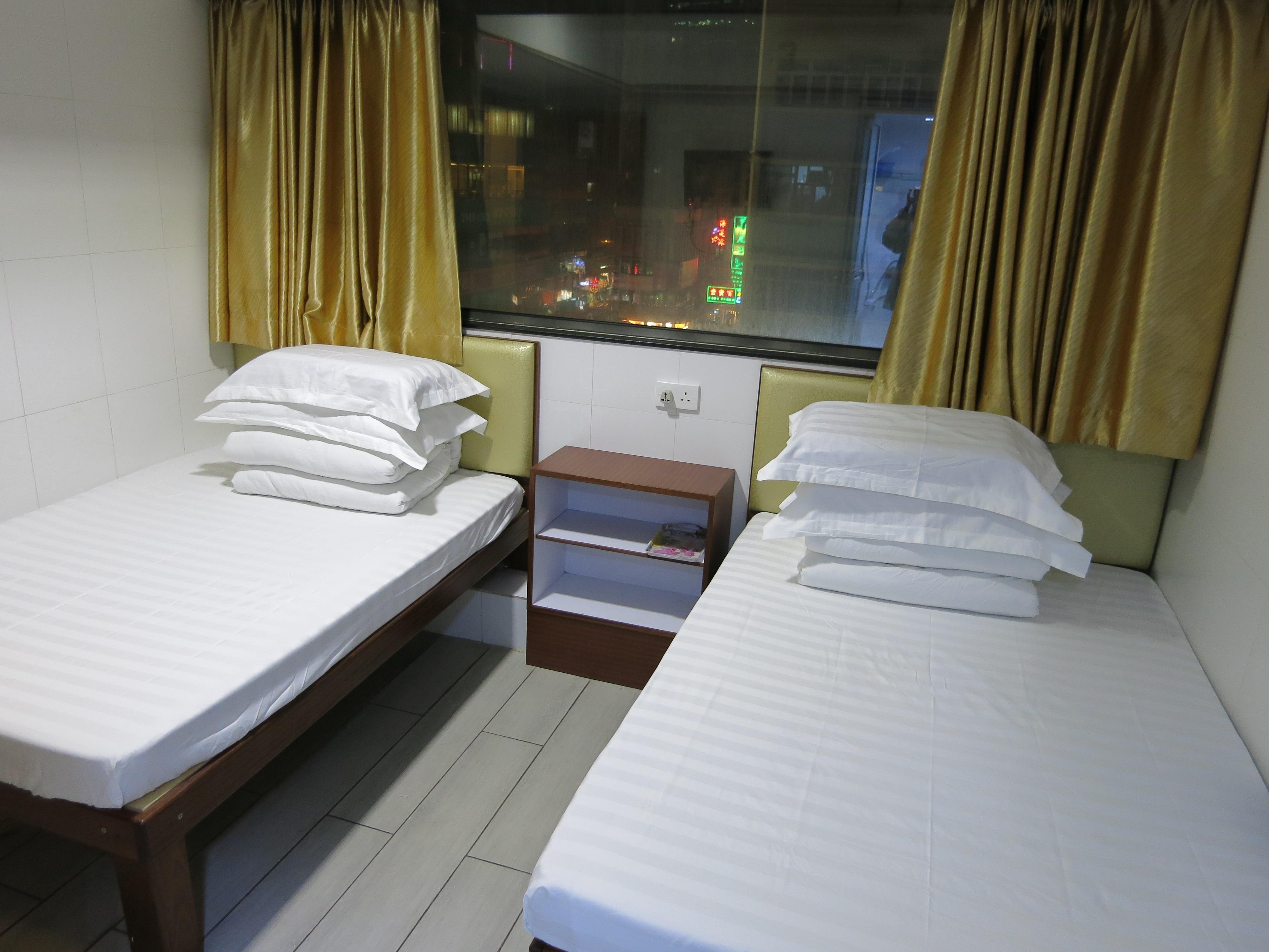 Triple Bed Room with 1 Double and 1 Single Bed - Free WiFi access