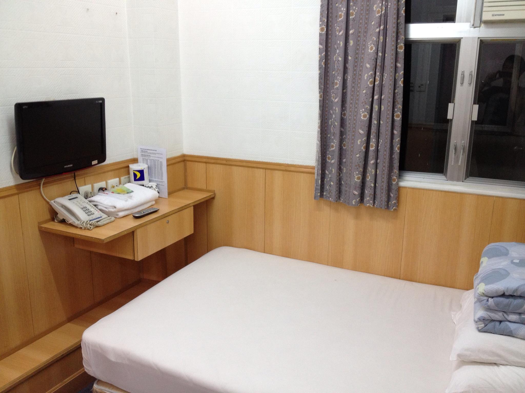 Double Room with Shared Shower - Free WiFi access