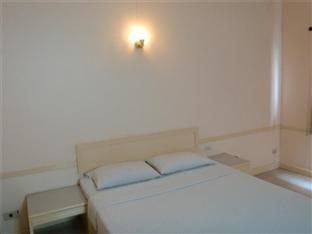 Standard Double Bed - Free WiFi access - Breakfast included