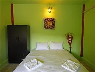 Standard room - Free WiFi access - Breakfast included
