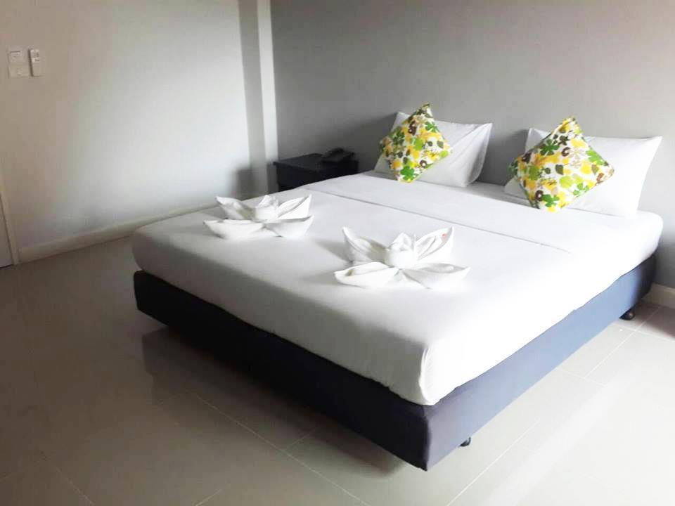 Standard Double Room with Breakfast - Free WiFi access - Breakfast included