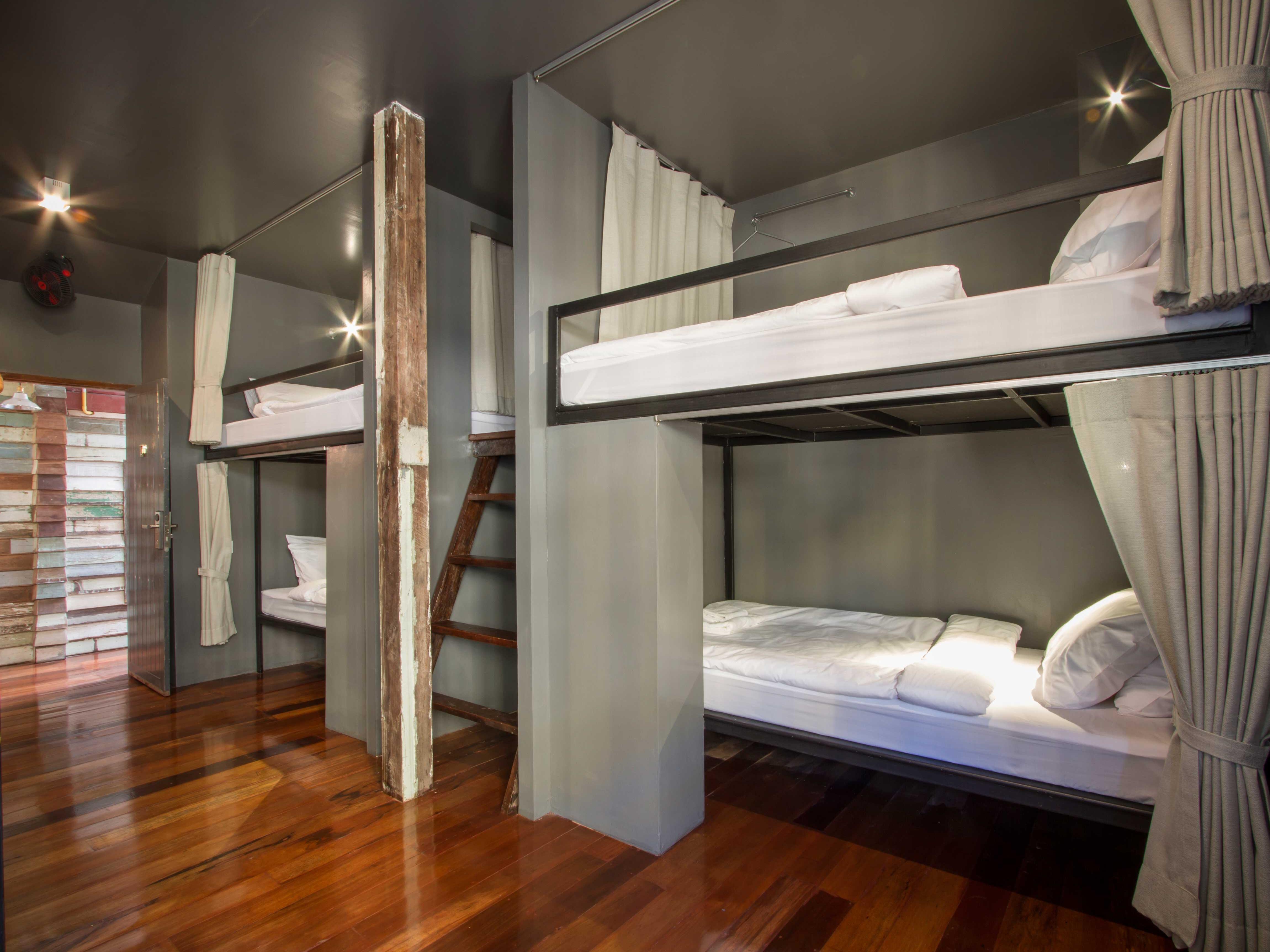 Lady Dorm Room - Free WiFi access - Breakfast included