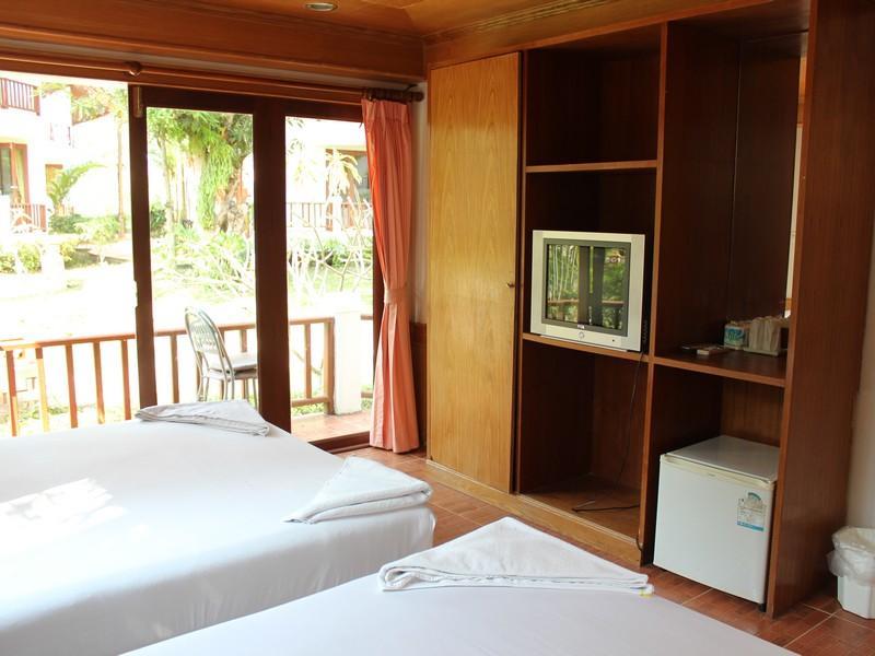 Twin Bed for 4 persons with Breakfast - Breakfast included