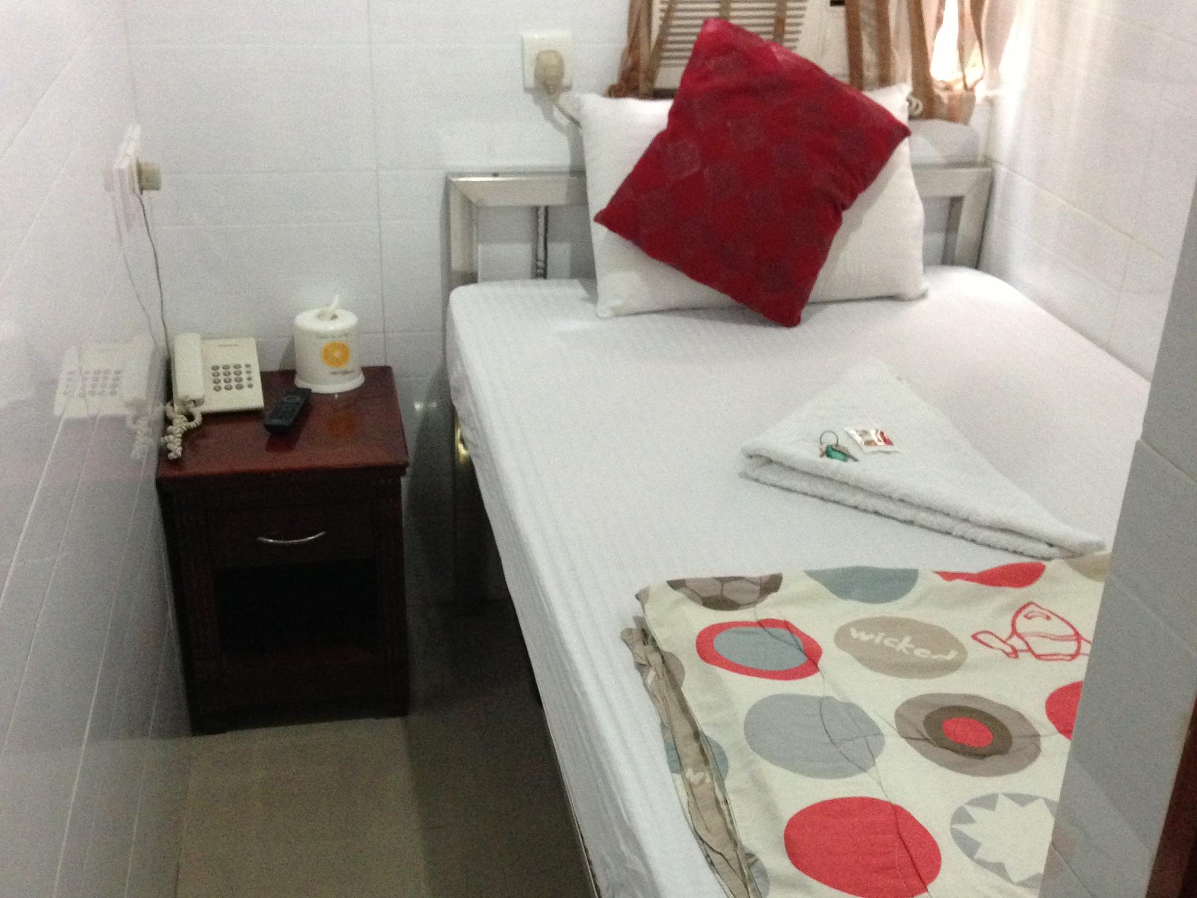 Private Single Room - Free WiFi access