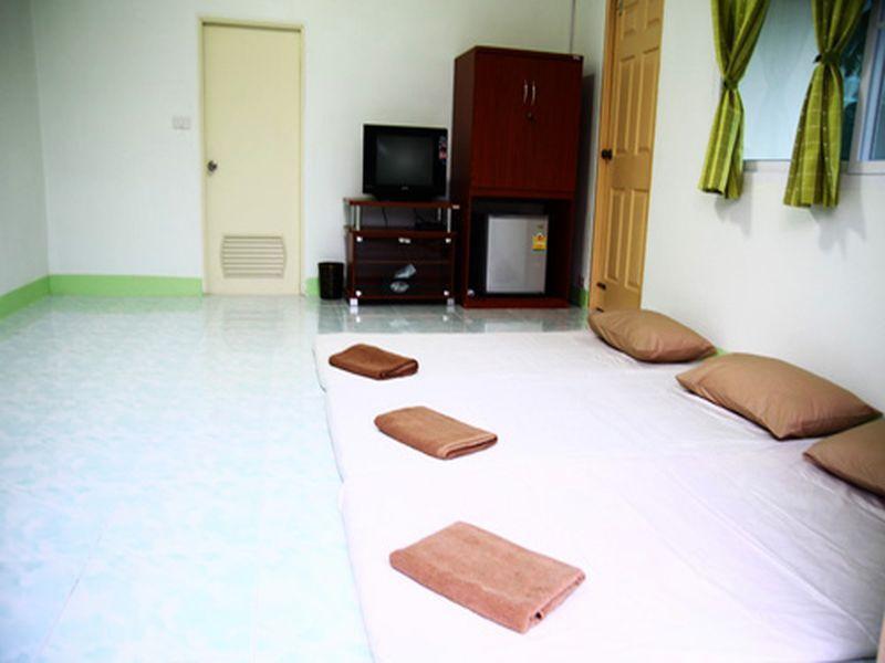 Ruen Ton Num Yai - Best price guarantee