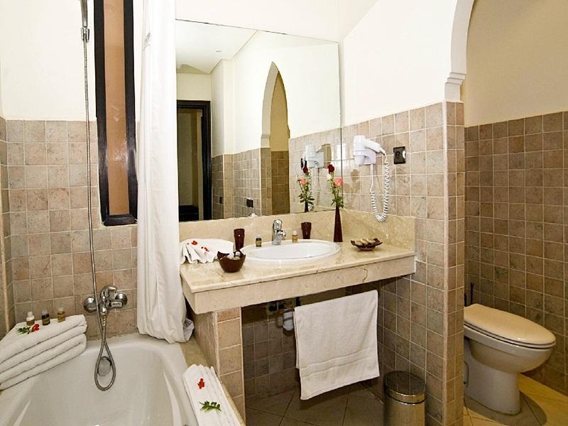 Family (4 Adults) - Free WiFi access - Breakfast included