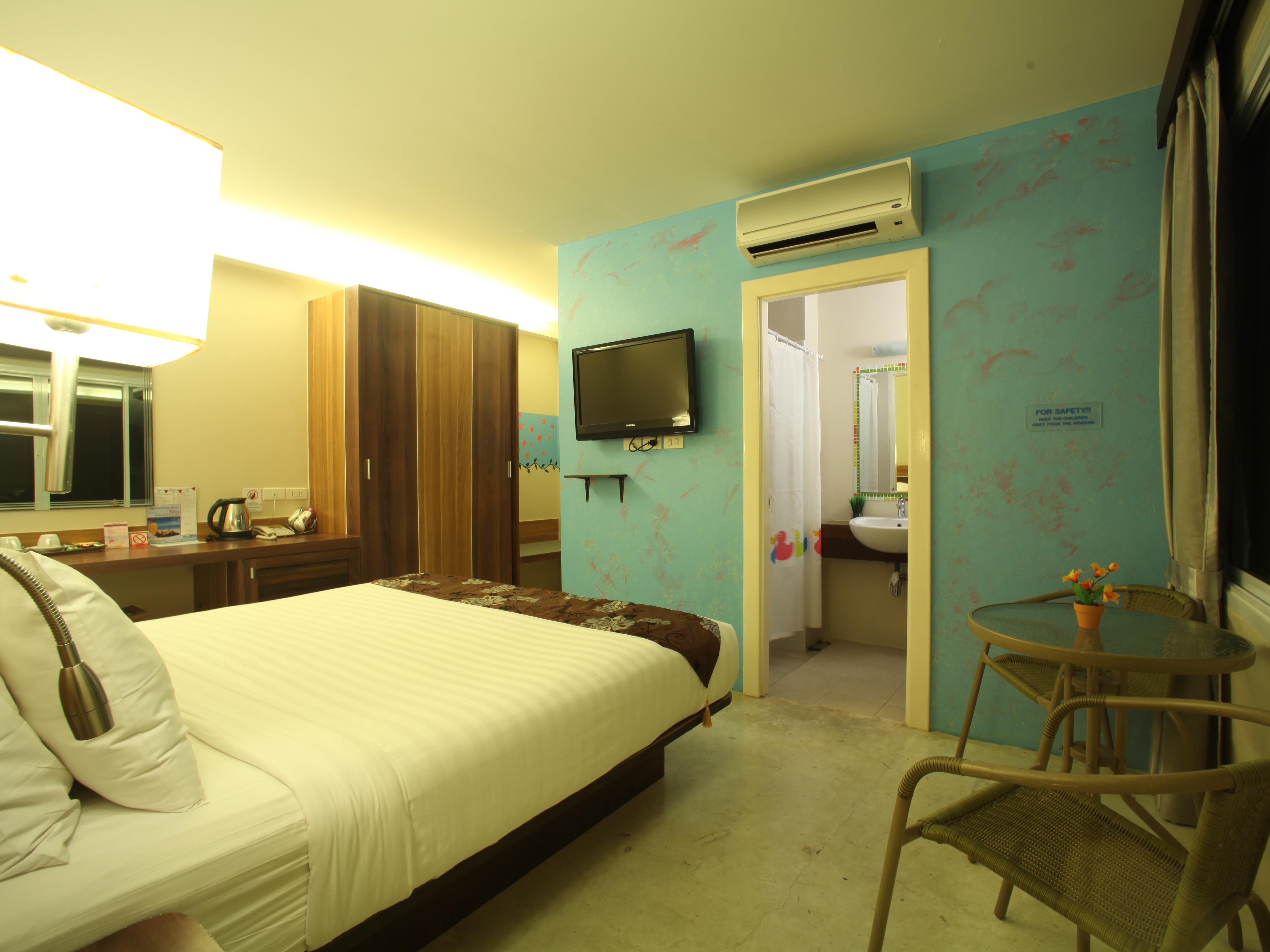 Standard Double Bed - Free WiFi access - Breakfast included
