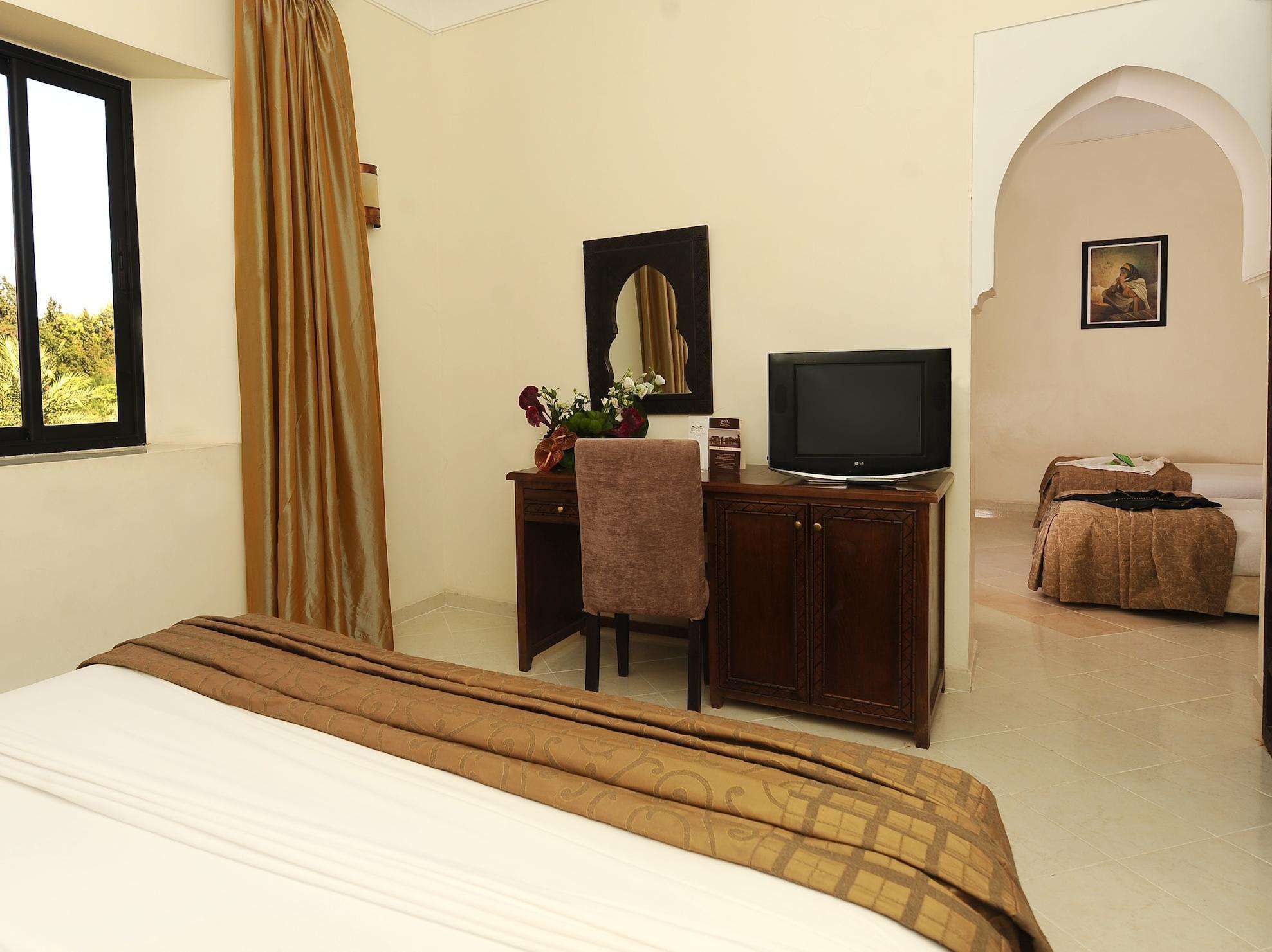 Family (2 Adults 2 Child) - Free WiFi access - Breakfast included