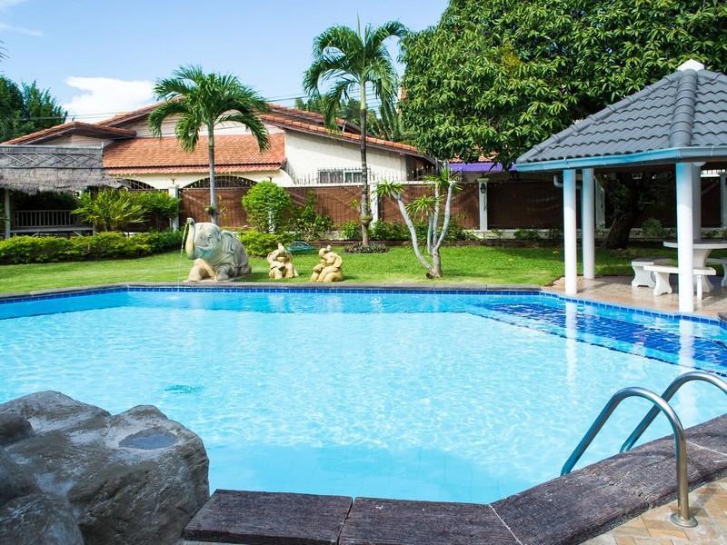 4 Bedroom Villa (4 Male  4 Female) - Free WiFi access