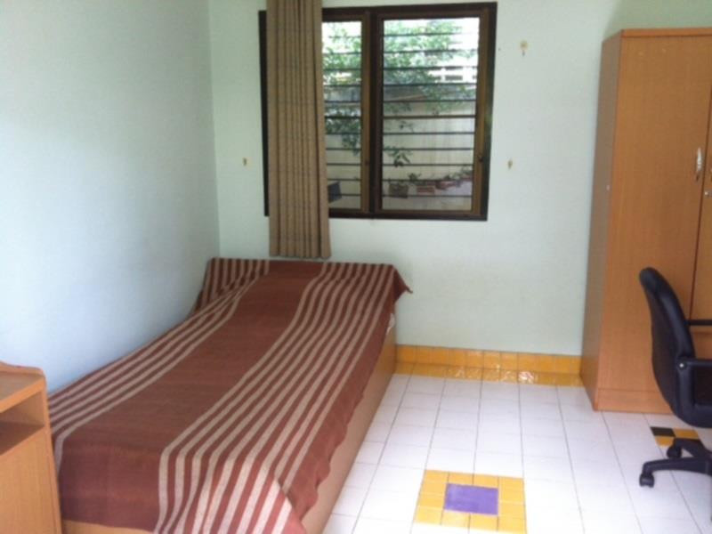 Standard Shared Bathroom - Free WiFi access - Breakfast included