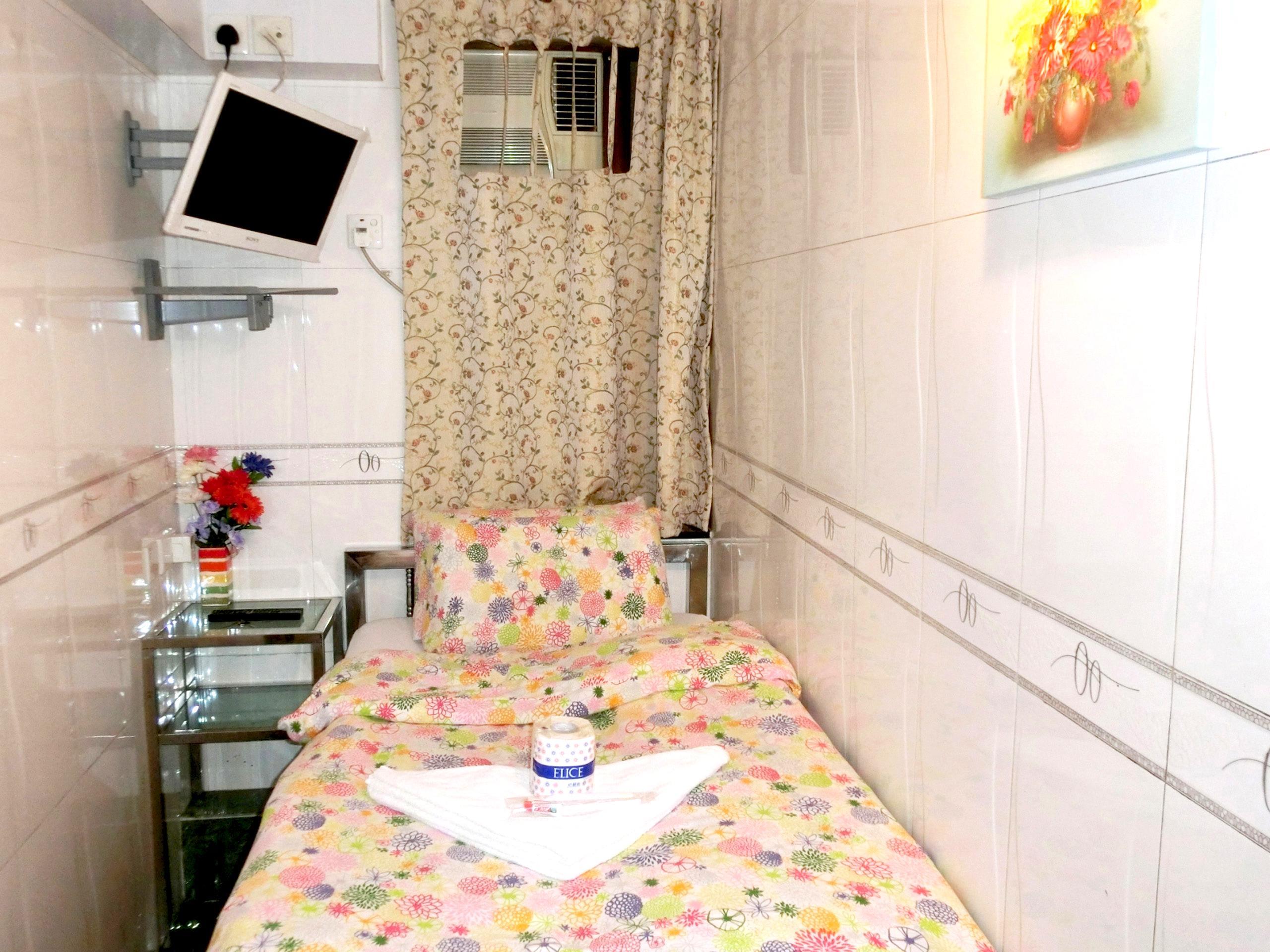Single bed room - Free WiFi access