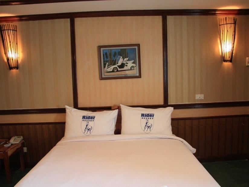 Standard Double with Shower - Free WiFi access - Breakfast included
