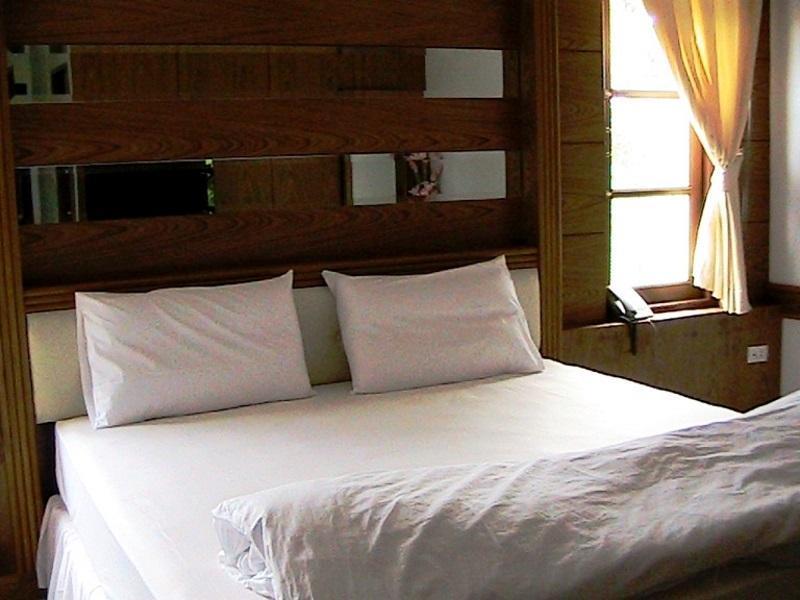 Deluxe with Breakfast - Free WiFi access - Breakfast included
