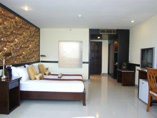 Deluxe With Breakfast - Breakfast included