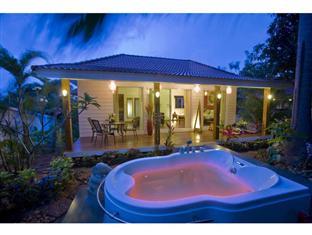 Luxury Suite King Bed with Jacuzzi - Free WiFi access - Breakfast included