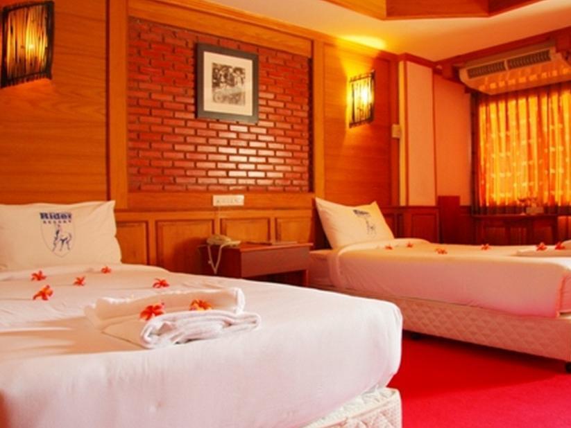 Standard Twin with Shower - Free WiFi access - Breakfast included