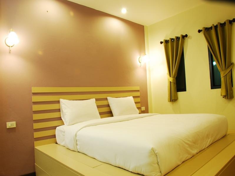 Standard Double Bed - Free WiFi access - Breakfast included
