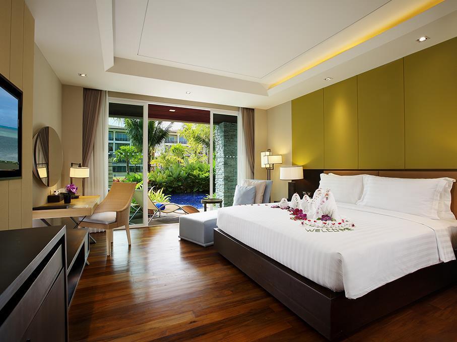 Deluxe Pool Access - Free WiFi access - Breakfast included