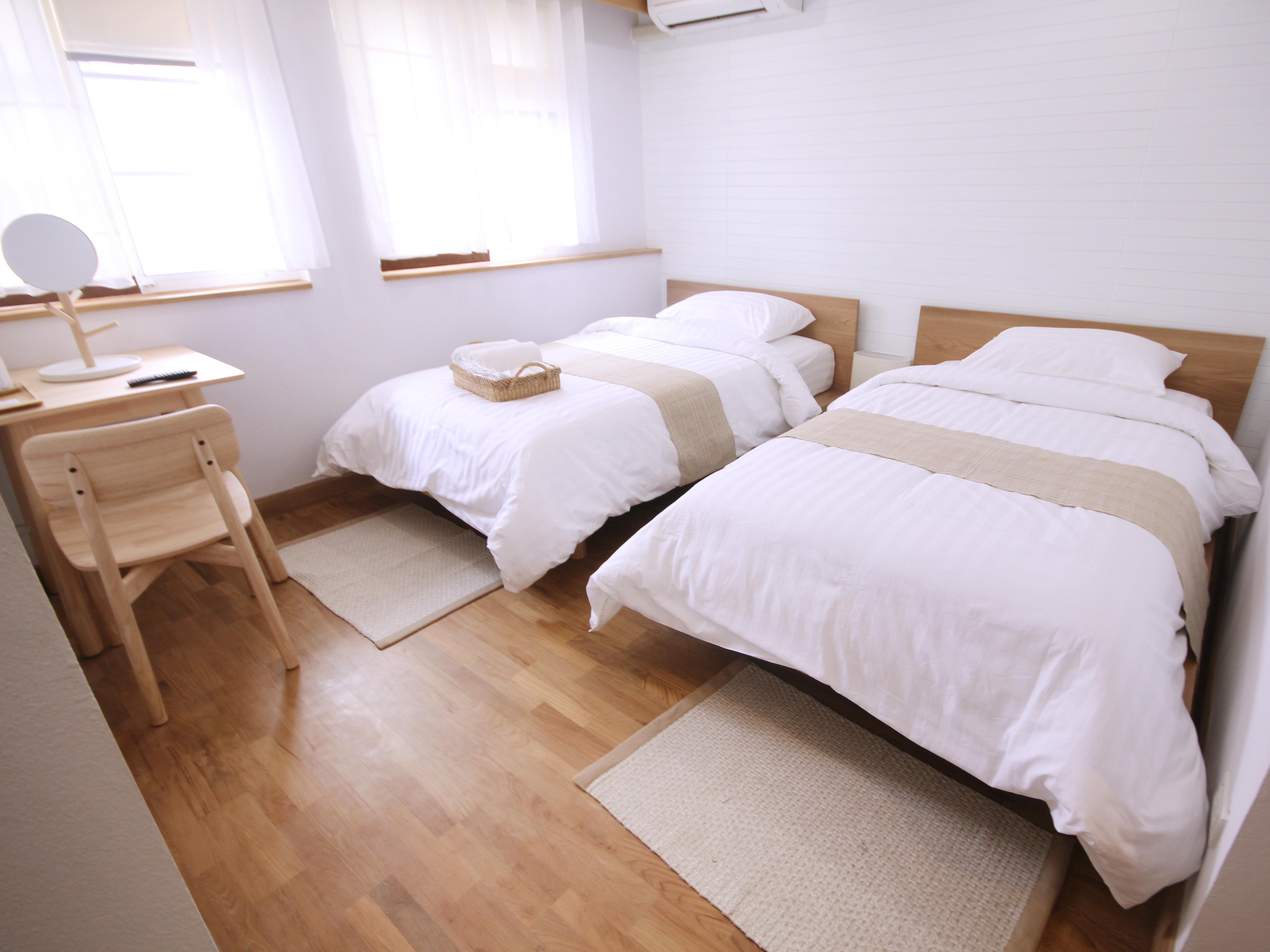 Tiny Room - Free WiFi access - Breakfast included