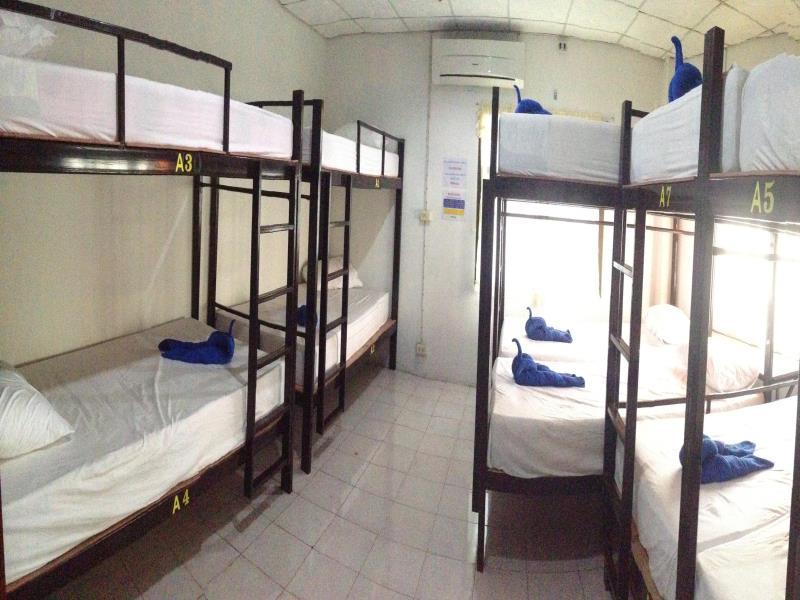 A - 12 Beds Mixed Dorm - Best price guarantee