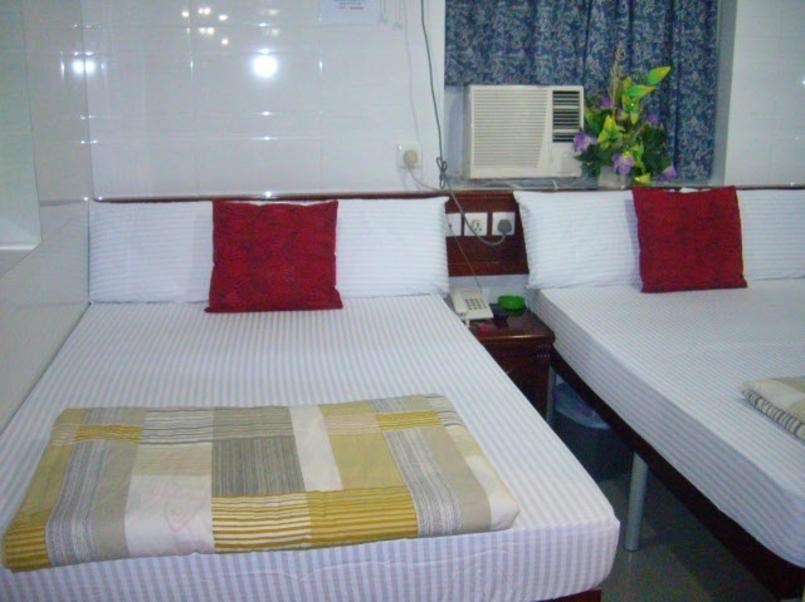 Private 2 Double Bed Room - Free WiFi access
