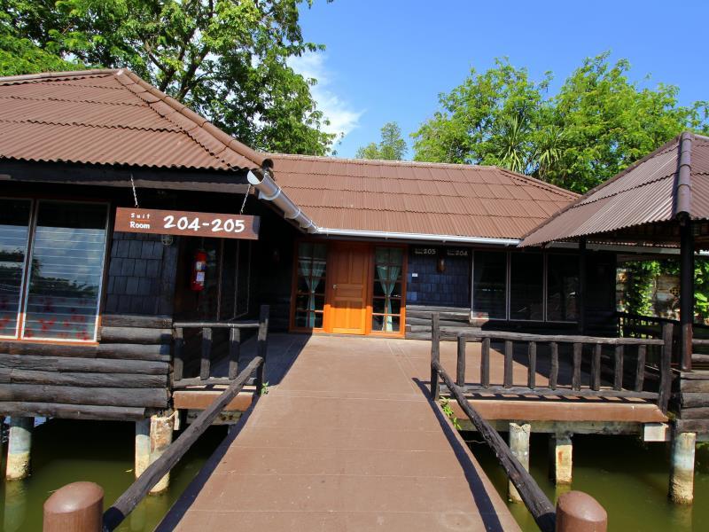 Banpu Suite 2(6 Adults) - Free WiFi access - Breakfast included