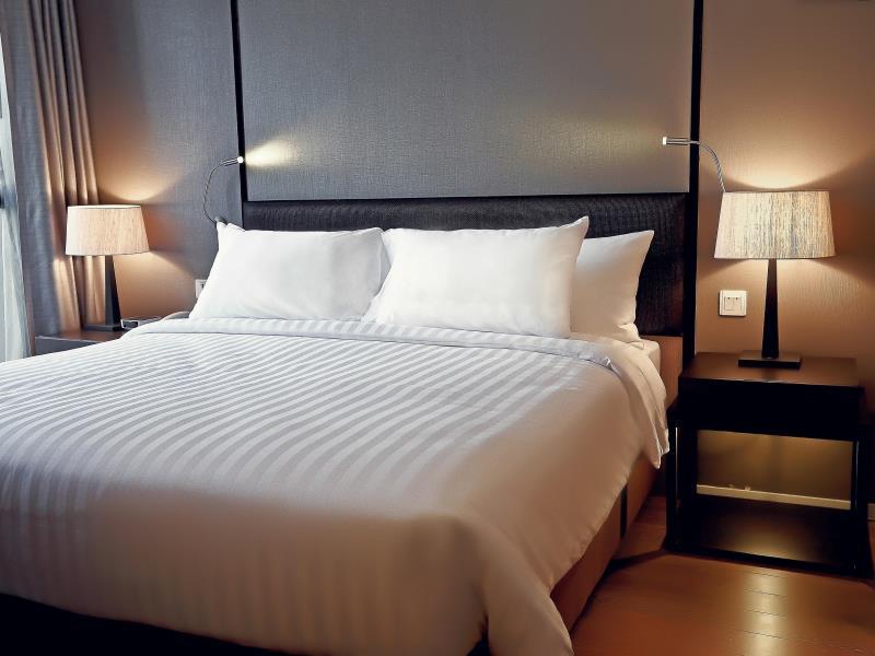 One Bedroom Deluxe King Suite with Buffet Breakfast - Free WiFi access - Breakfast included