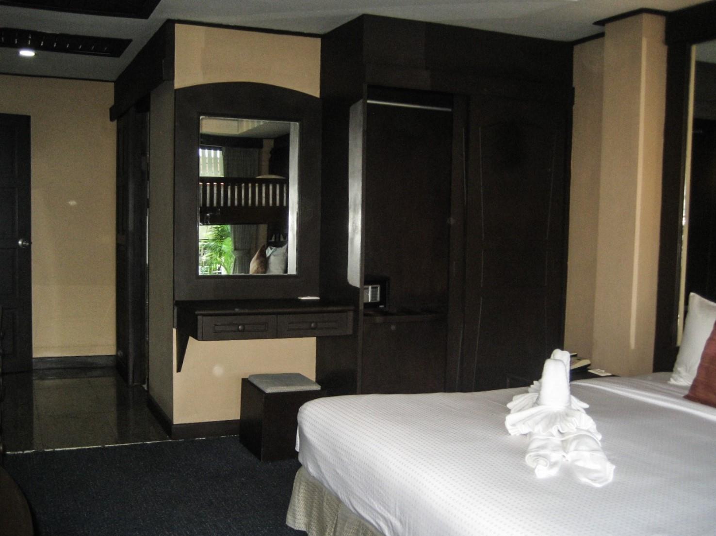 Deluxe Family (2 Adults and 1 Children) - Free WiFi access