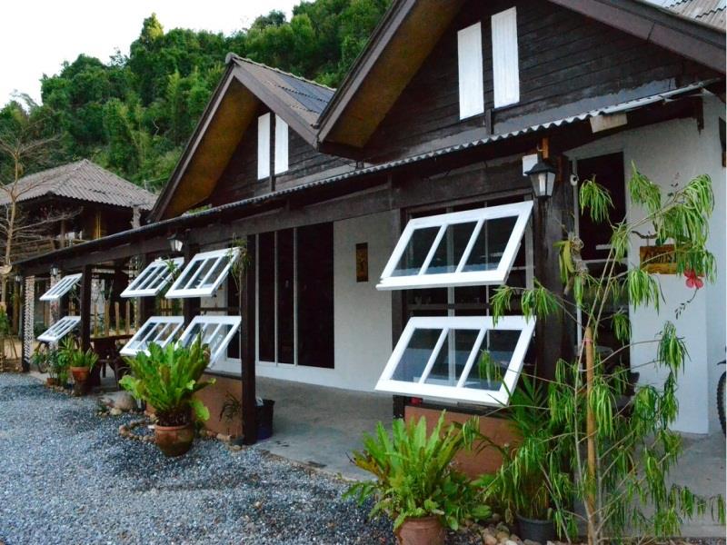 Family Room - Free WiFi access - Breakfast included