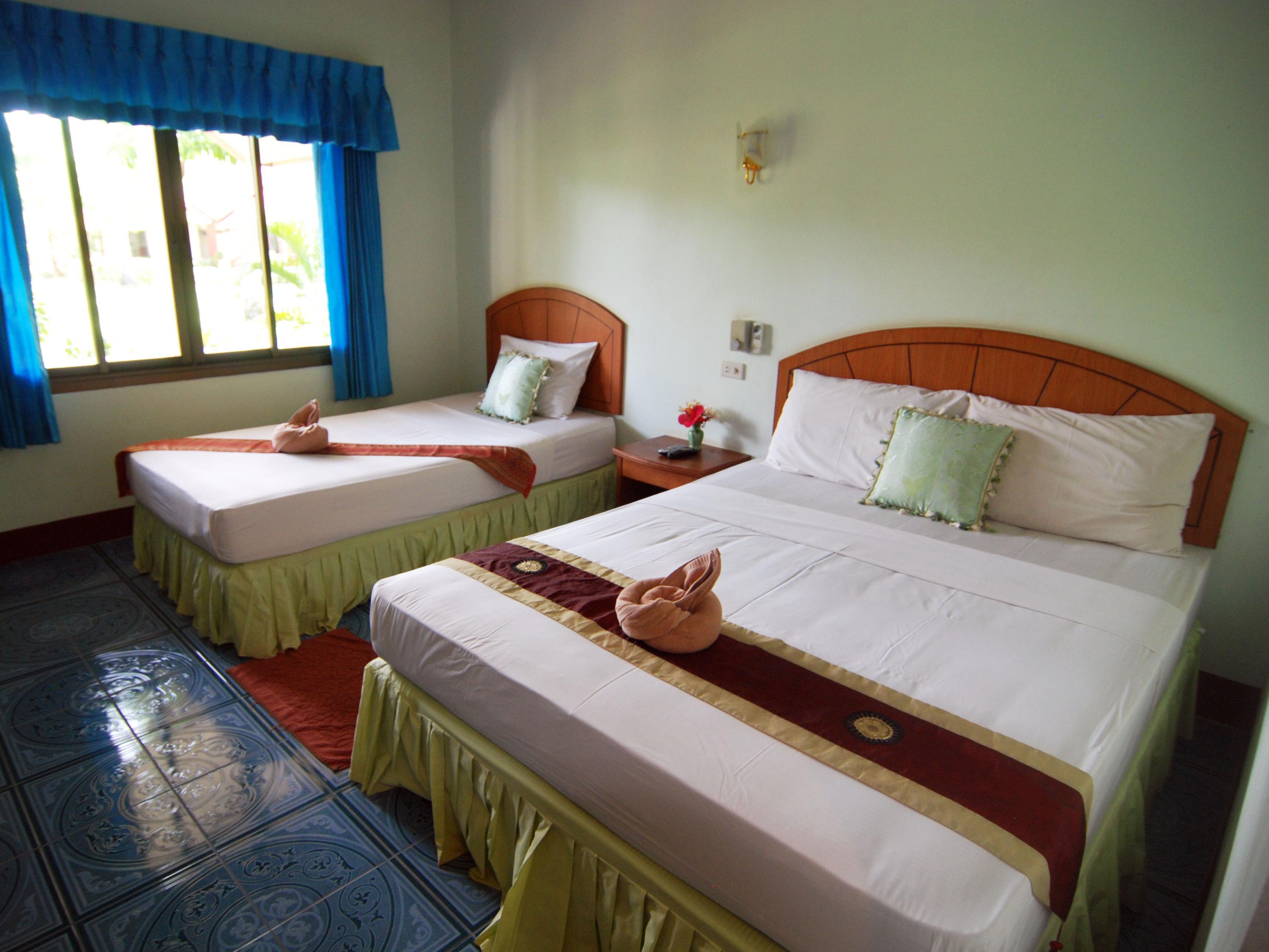 Deluxe Bungalow 3 Persons - Free WiFi access - Breakfast included
