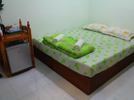 Standard Double Bed - Breakfast included