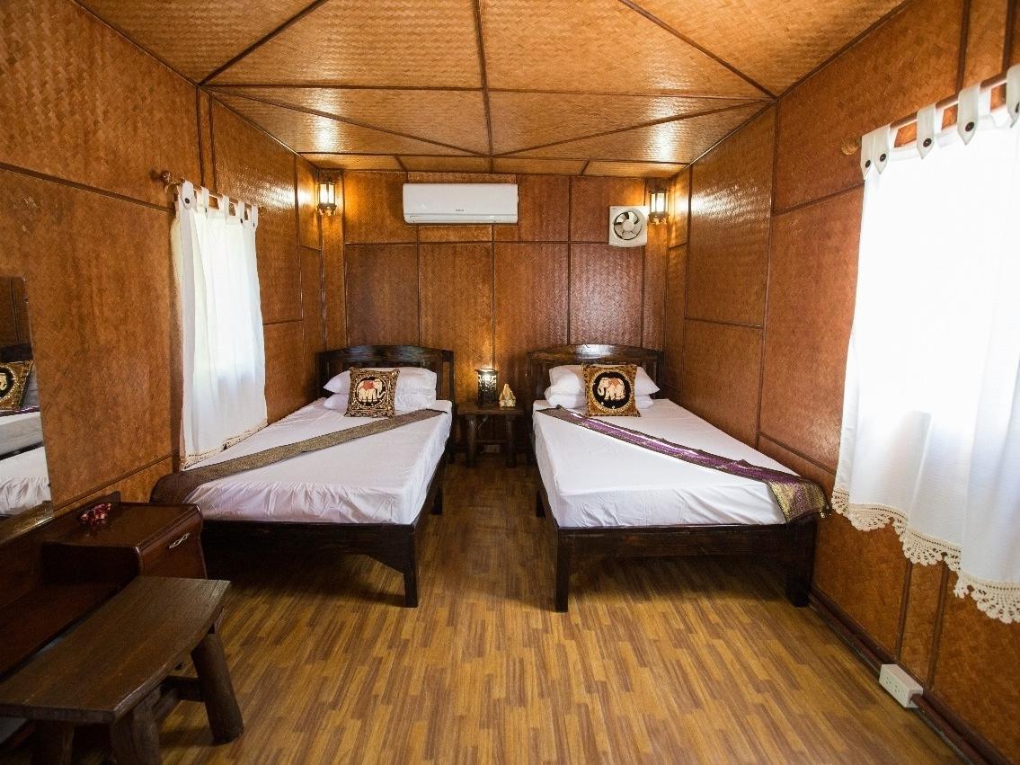 Classic Twin Room - Free WiFi access - Breakfast included