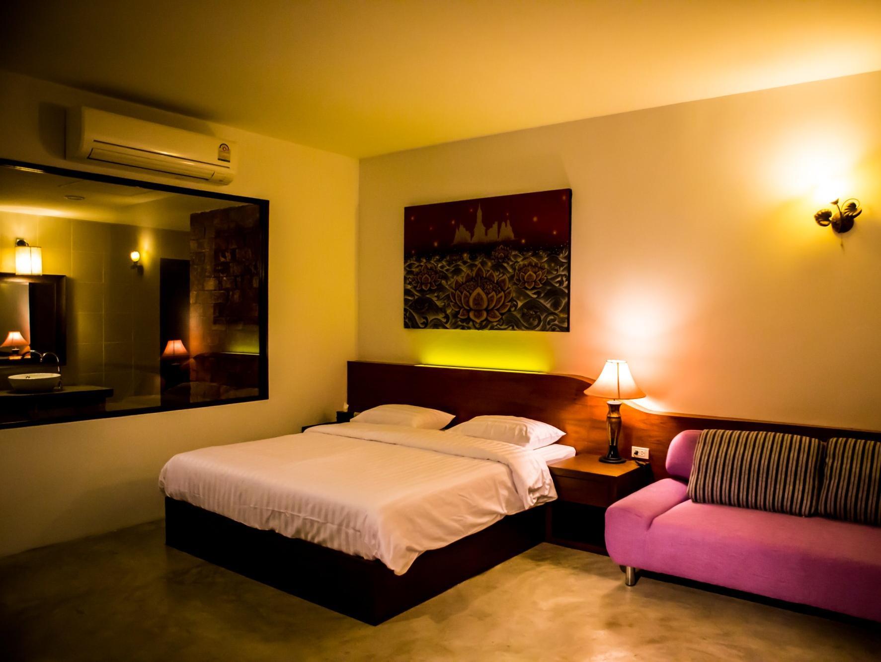 Standard Double Bed with Pool view - Free WiFi access