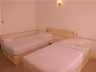 Triple 3 Single Beds - Free WiFi access - Breakfast included