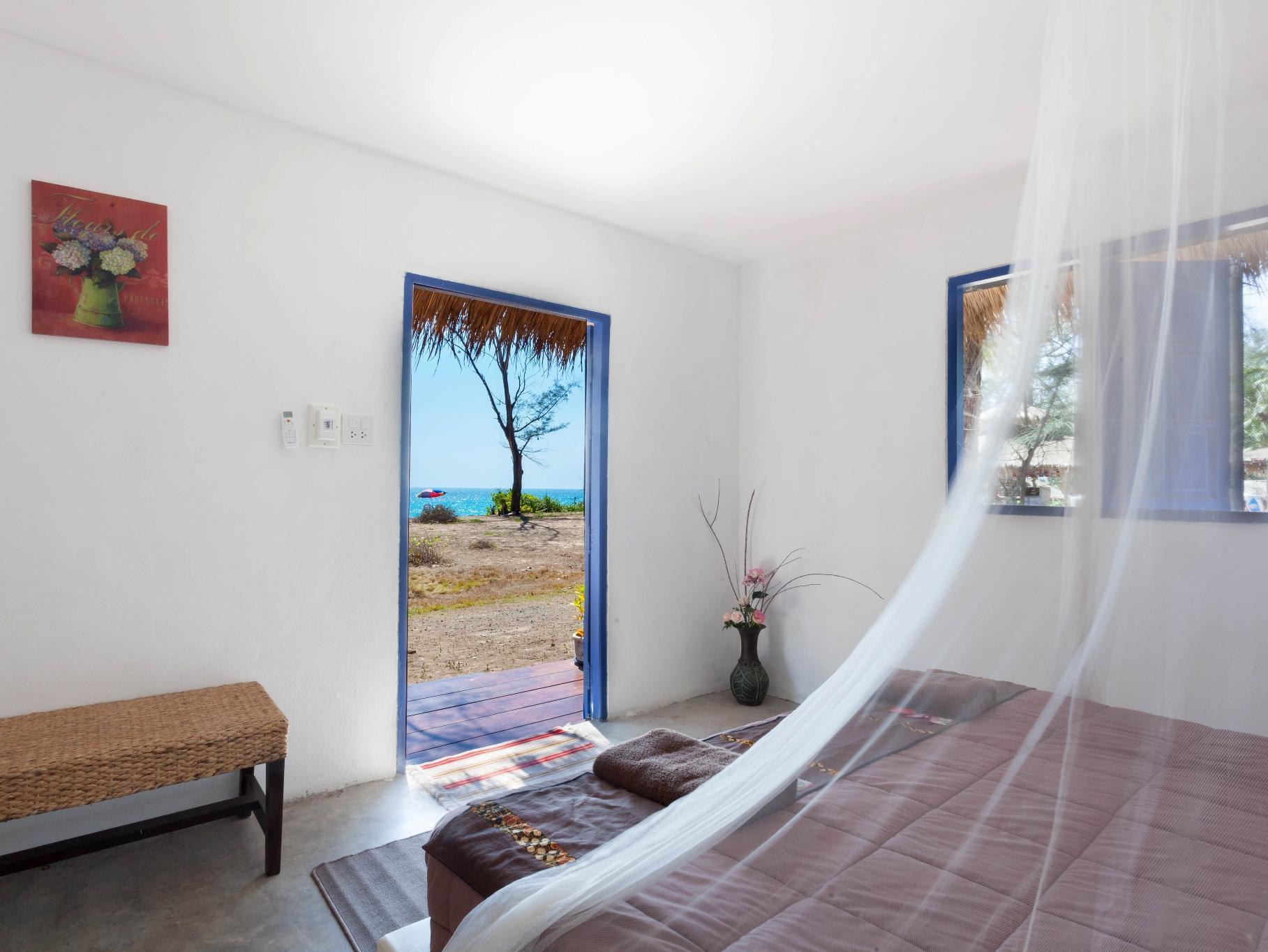 Beach Front Villa - Best price guarantee