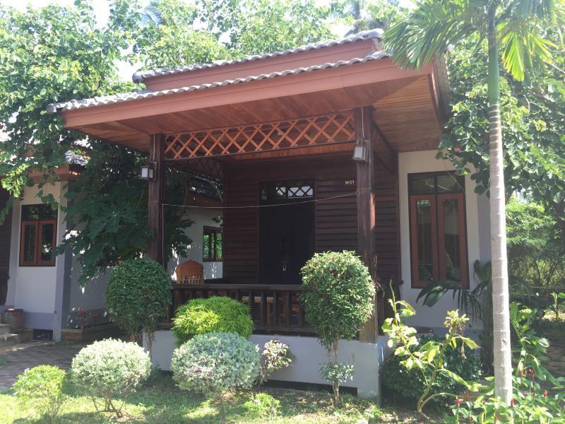 Deluxe Bungalow Double Bed With Breakfast - Free WiFi access - Breakfast included