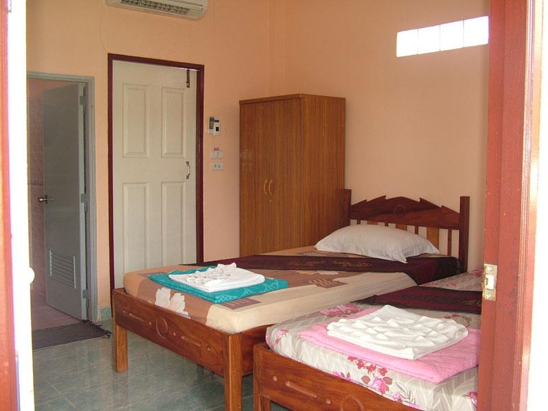 Standard Twin Bed - Free WiFi access - Breakfast included
