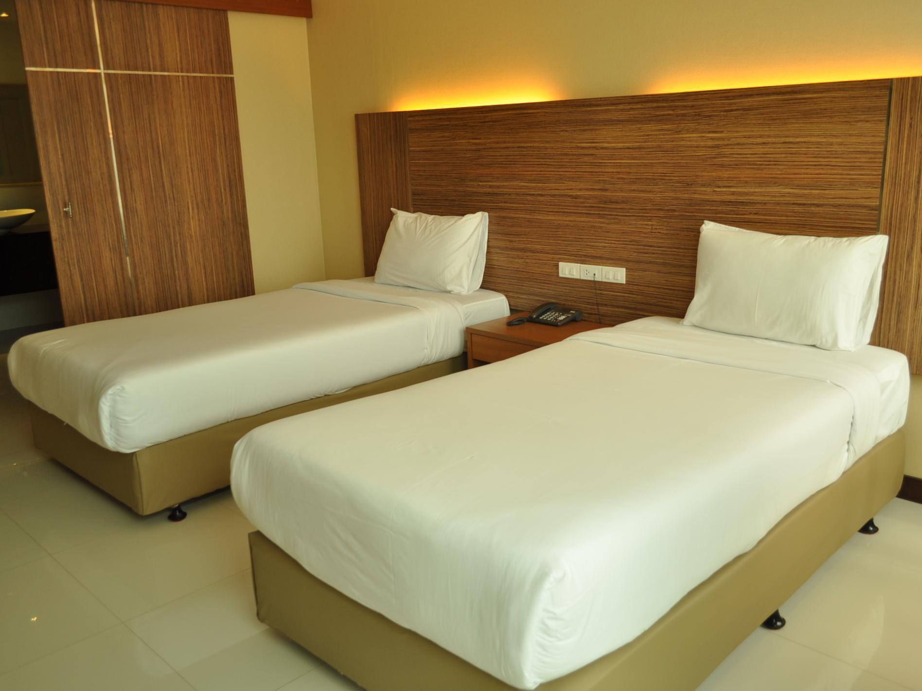 Deluxe Twin Bed - Free WiFi access - Breakfast included
