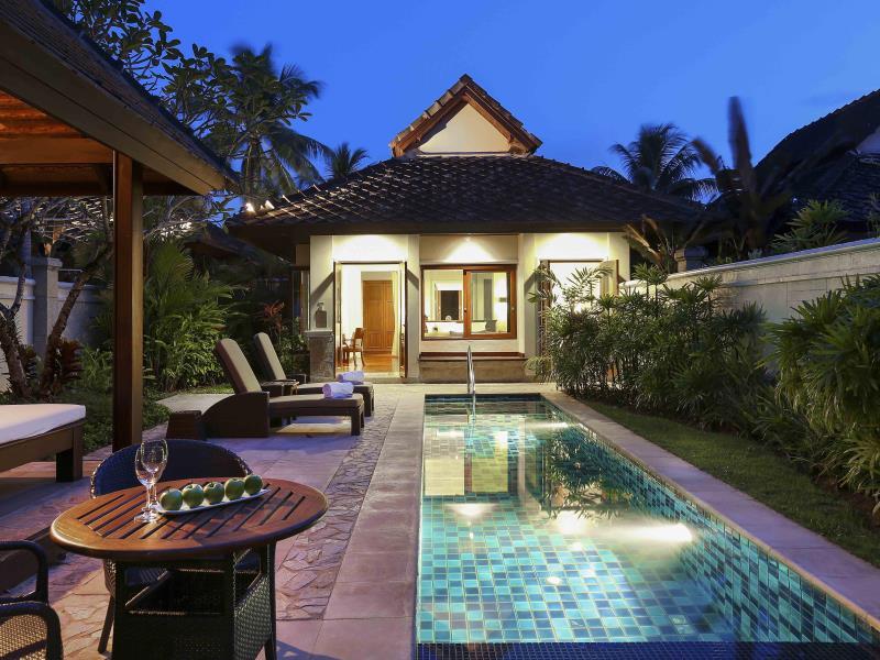 Oceanfront Pool Villa 1 King Bed Best Unrestricted Rate - Free WiFi access - Breakfast included