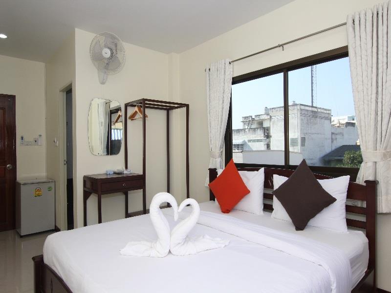 Deluxe Room with Partial Ocean View - Free WiFi access